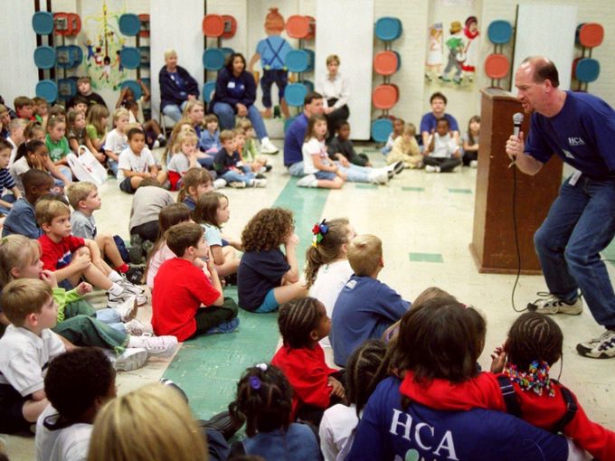 HCA volunteer and storyteller Tim Partlow entertains students at Brookmeade Elementary with one of his stories Oct. 11, 2002.